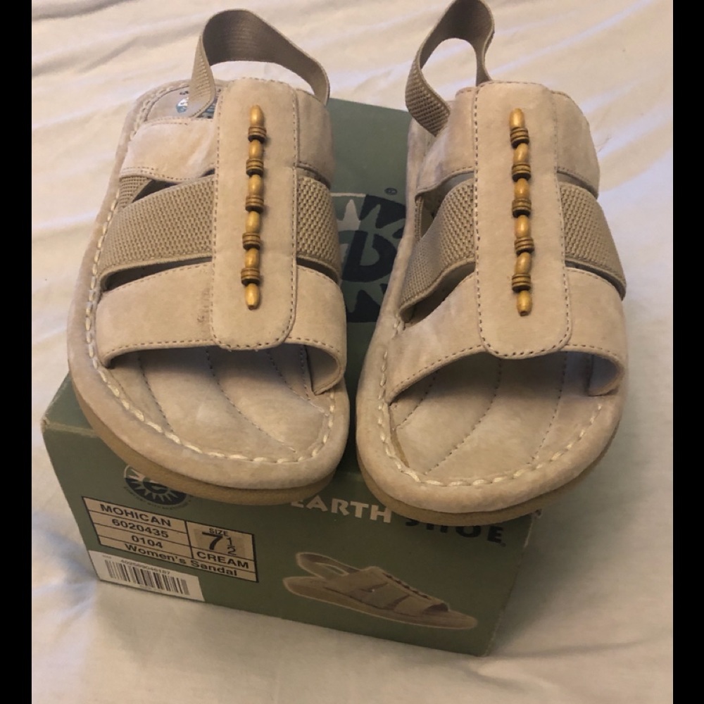 Earth Shoe Mohican Sandal. Size 7.5 NWT